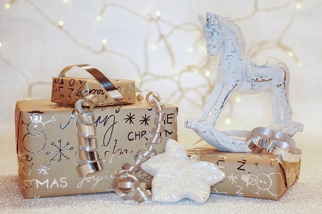 A picture of some wrapped gifts and a child's rocking horse.